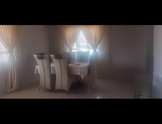 4 BEDROOM FREESTANDING FOR SALE IN MPOPHOMENI